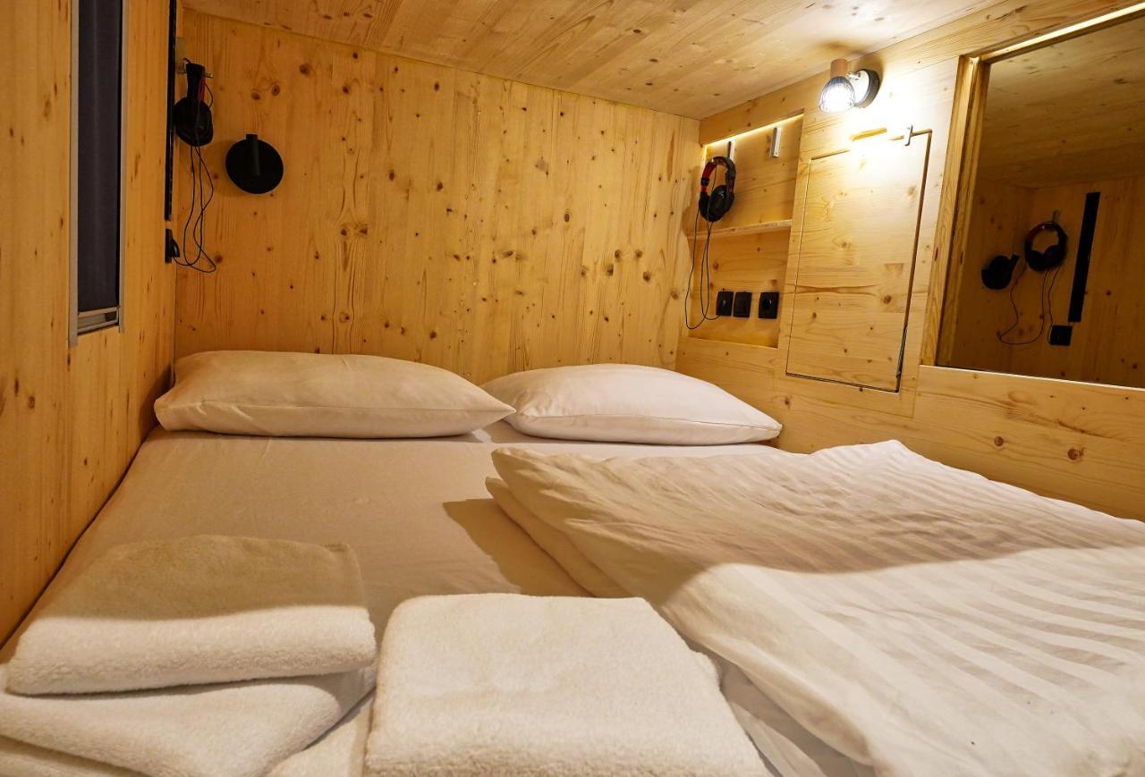 Standard Double Capsule